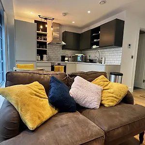 Apartment Modern & Stylish 1 Bedroom Flat, London