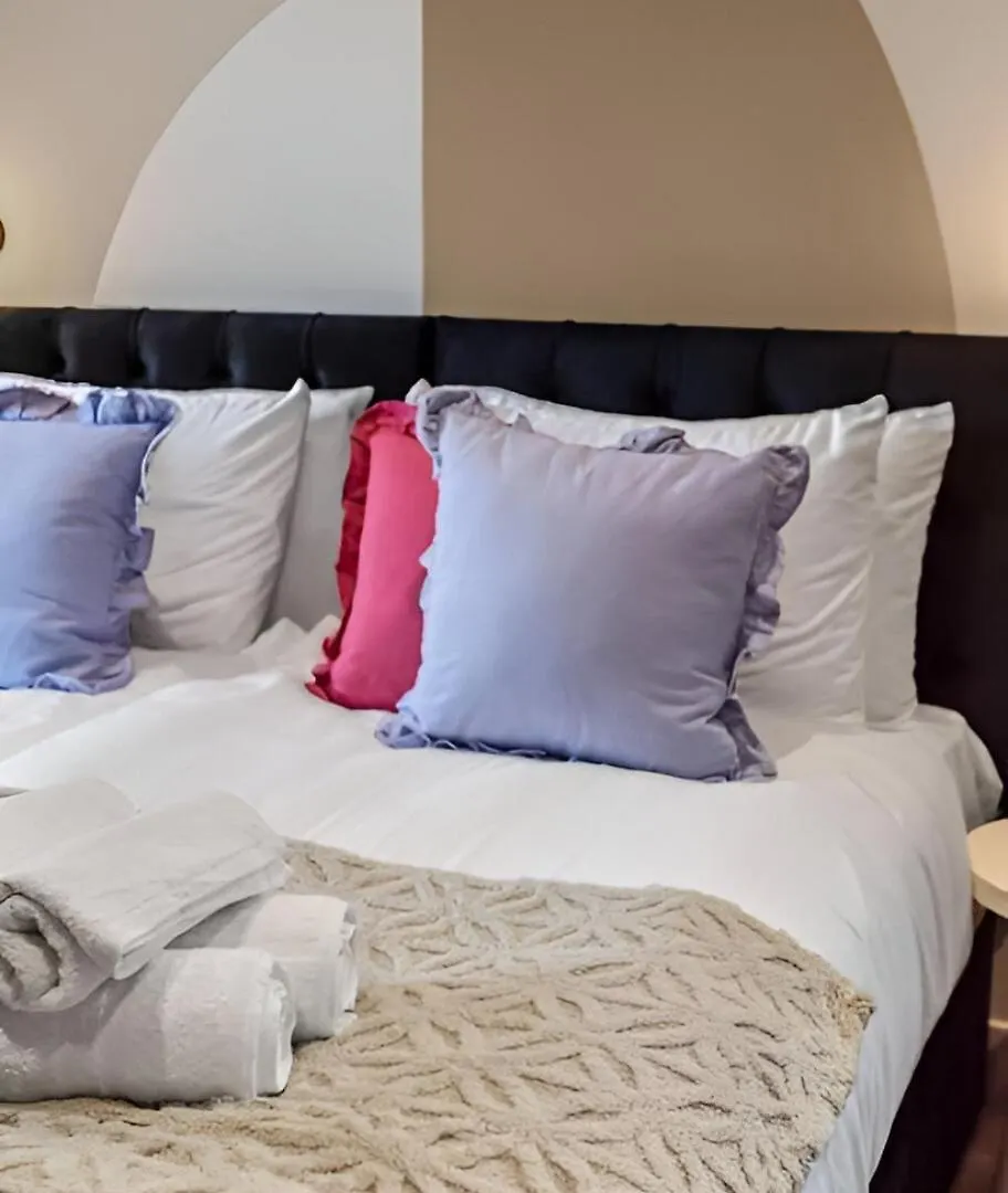 Apartment Boutique Studio Sanctuary With Bespoke Kitchenette London