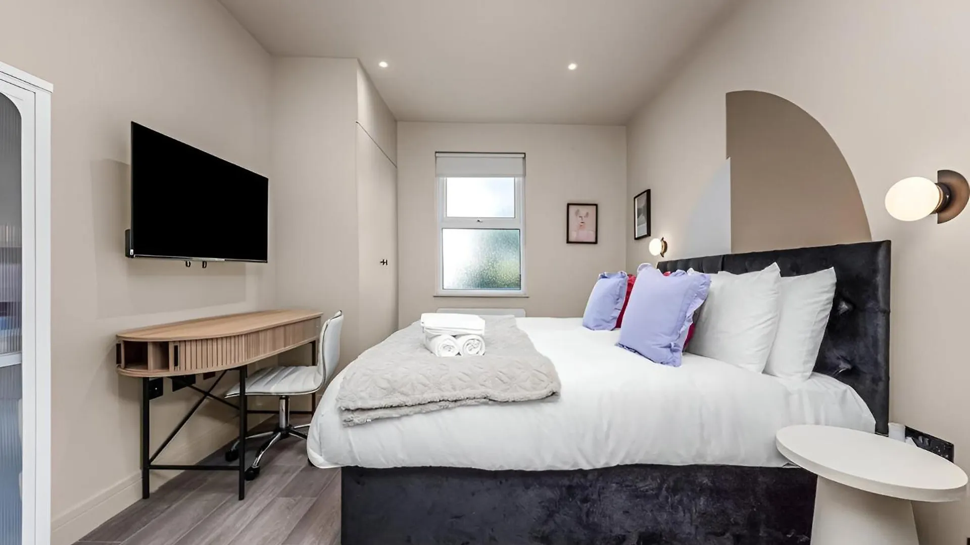 Boutique Studio Sanctuary With Bespoke Kitchenette London United Kingdom
