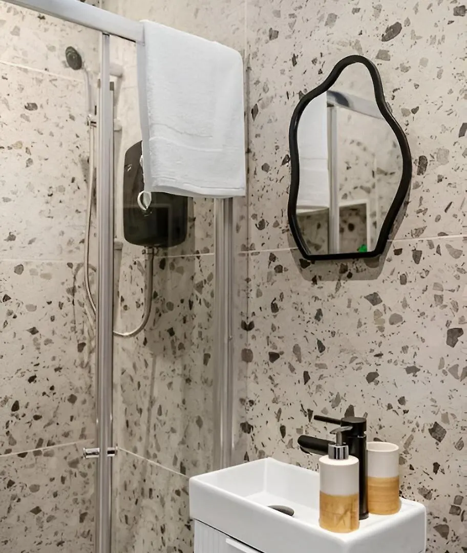 Apartment Boutique Studio Sanctuary With Bespoke Kitchenette London United Kingdom