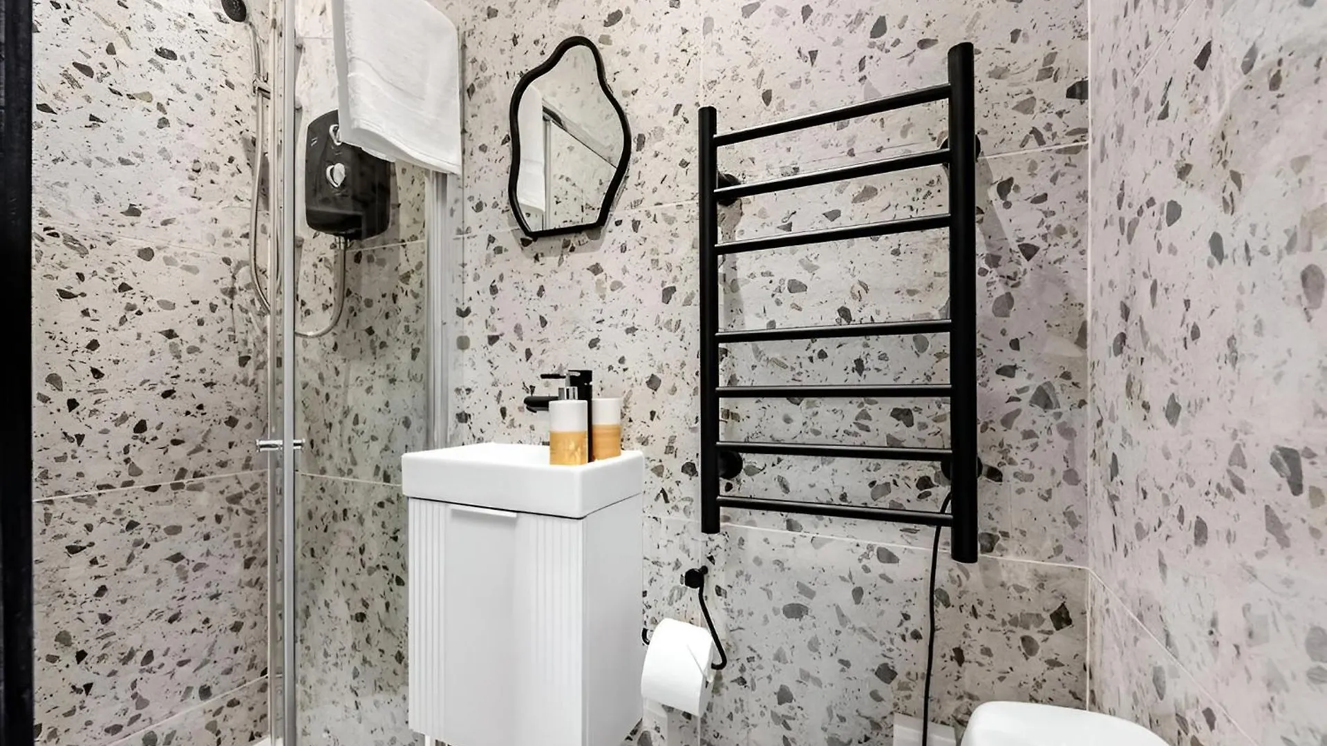 Boutique Studio Sanctuary With Bespoke Kitchenette London Apartment